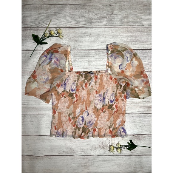 EXPRESS Floral Puff Sleeve Smocked Top - Picture 4 of 16